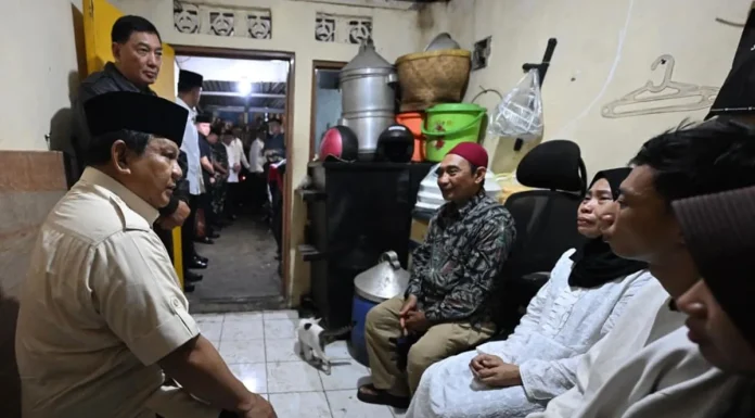 Presiden Prabowo Takziah ke Rumah Duka Affan Kurniawan, Sampaikan Dukacita Mendalam