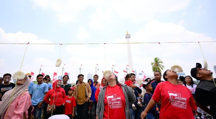 Ribuan Warga Padati Monas, Rayakan Kemerdekaan dengan Lomba Rakyat dan Hiburan Gratis