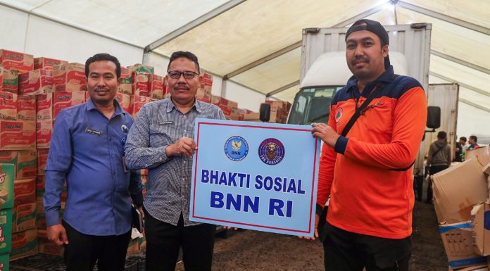 Peduli Aceh Sumut, BNN Salurkan 2000 Paket Sembako untuk Korban Banjir Bandang