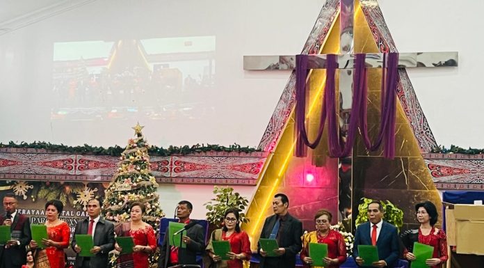 Malam Natal HKBP Resort Pejuang Bekasi: Natal Membawa Sukacita dan Damai