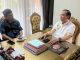 Pemred Integritas Hendrik A. Sinaga Berdiskusi dengan Ekonom Dr. Benny Pasaribu