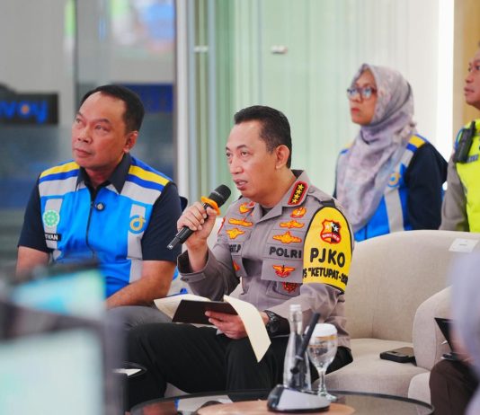 Tinjau Jasa Marga Command Center, Kapolri Pastikan Penanganan Arus Balik Berjalan Lancar dan Aman