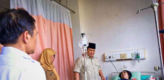 Presiden Prabowo Jenguk Korban Tabrakan KA di RSUD Bekasi