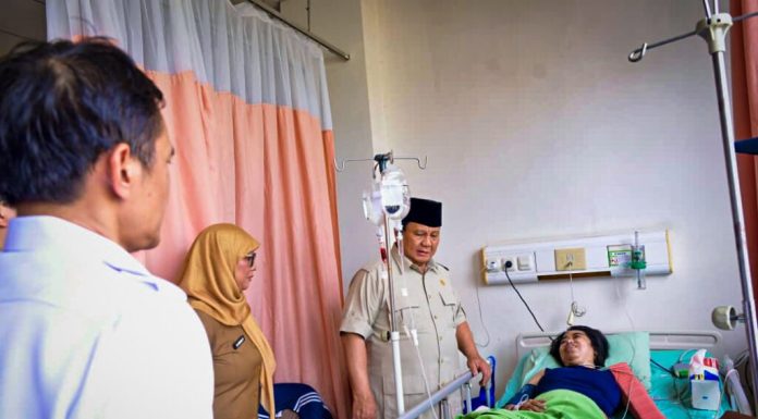 Presiden Prabowo Jenguk Korban Tabrakan KA di RSUD Bekasi